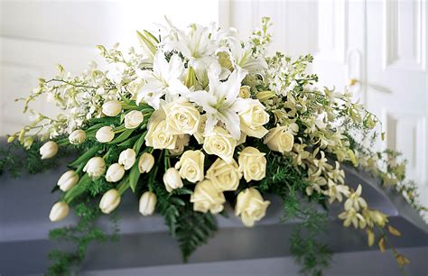 Do You Send Flowers to a Jewish Funeral? Exploring Traditions and Modern Perspectives