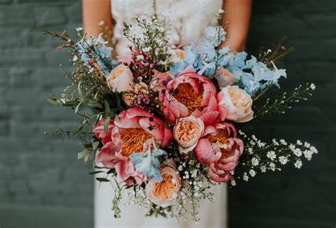 How much do wedding flowers cost: A whimsical exploration into the petal-paved path of matrimonial budgets